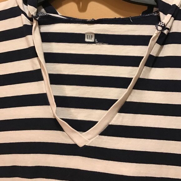 Hooded Gap Women’s V-Neck Striped Shirt • large - Picture 3 of 4